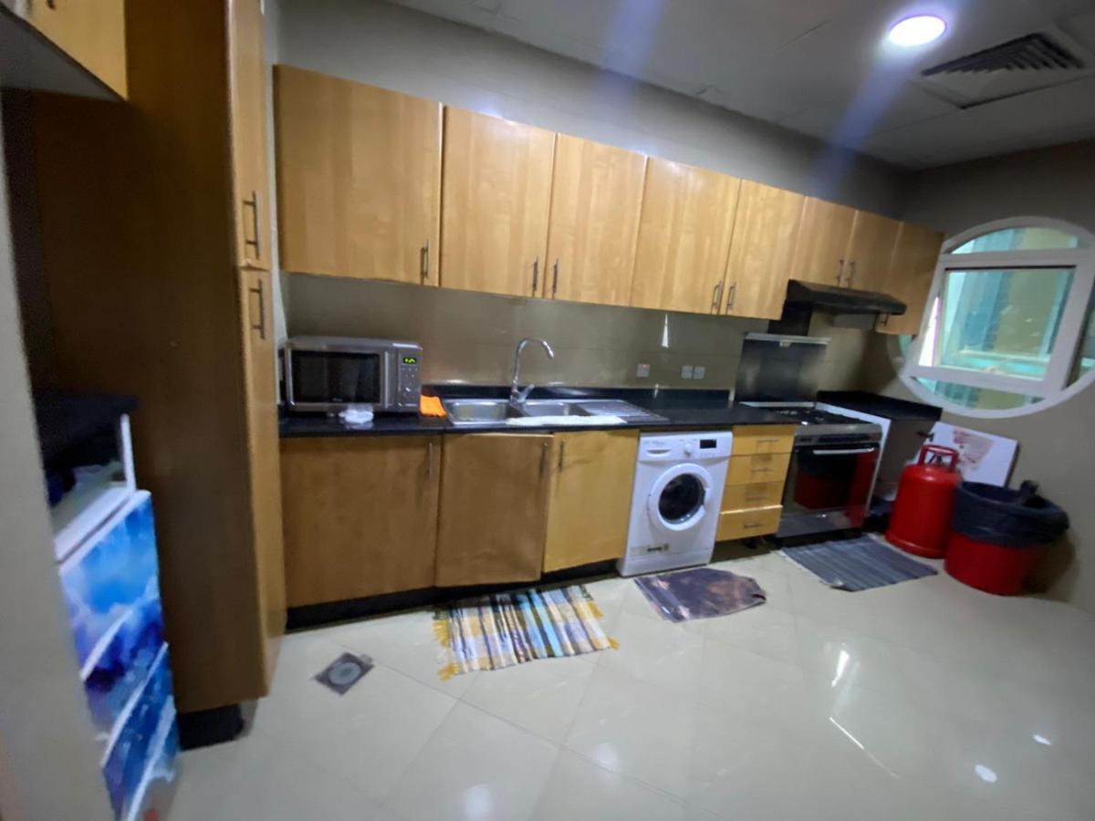 Nice Single Rooms For "Girls" Only In Dubai, Marina Exterior photo