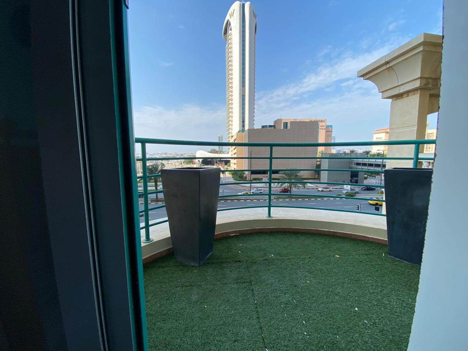 Nice Single Rooms For "Girls" Only In Dubai, Marina Exterior photo