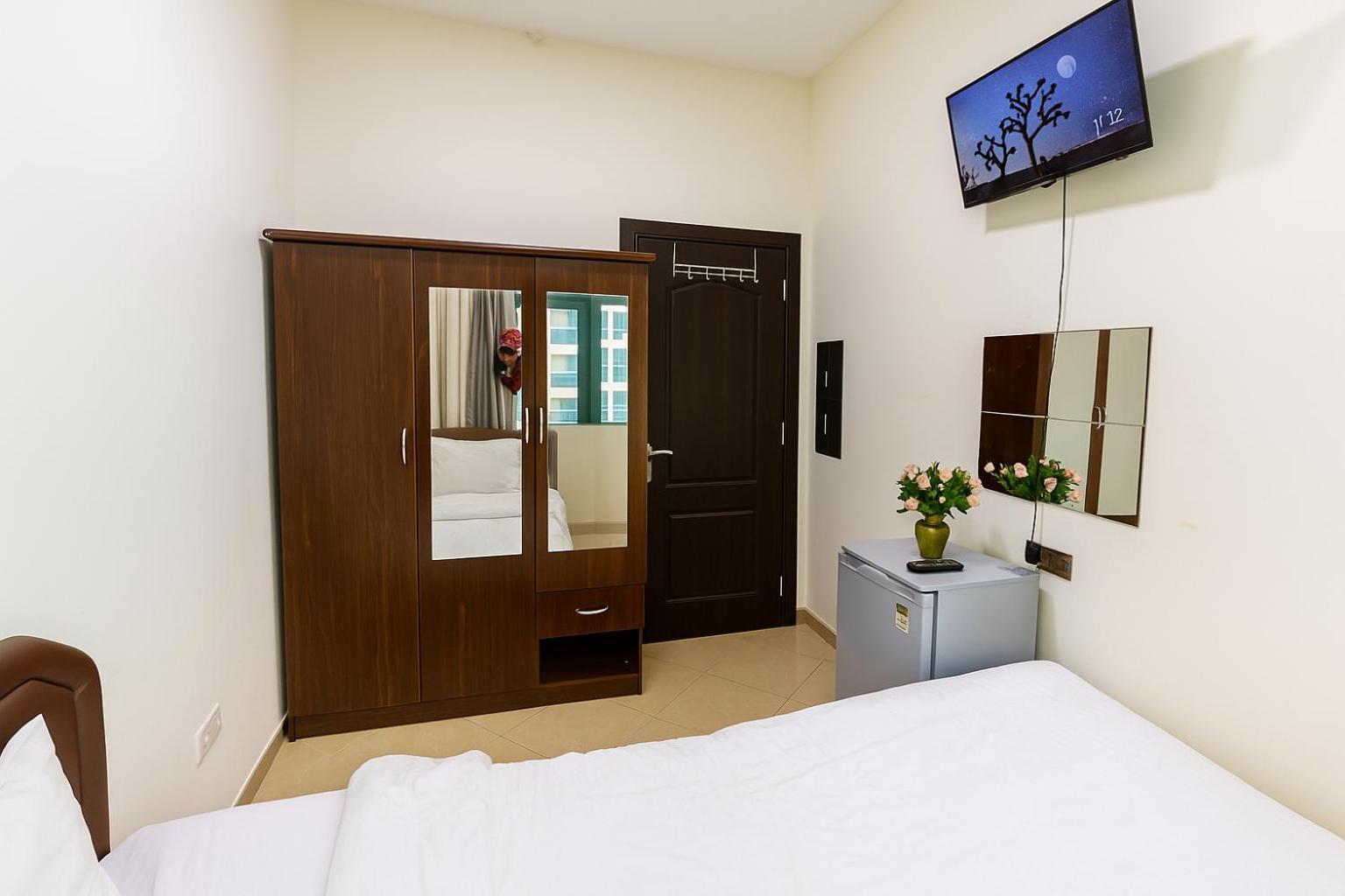 Nice Single Rooms For "Girls" Only In Dubai, Marina Exterior photo