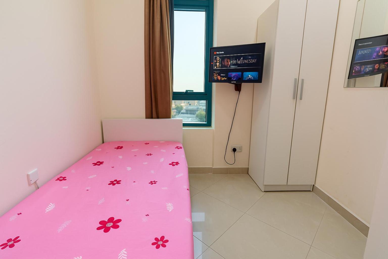 Nice Single Rooms For "Girls" Only In Dubai, Marina Exterior photo