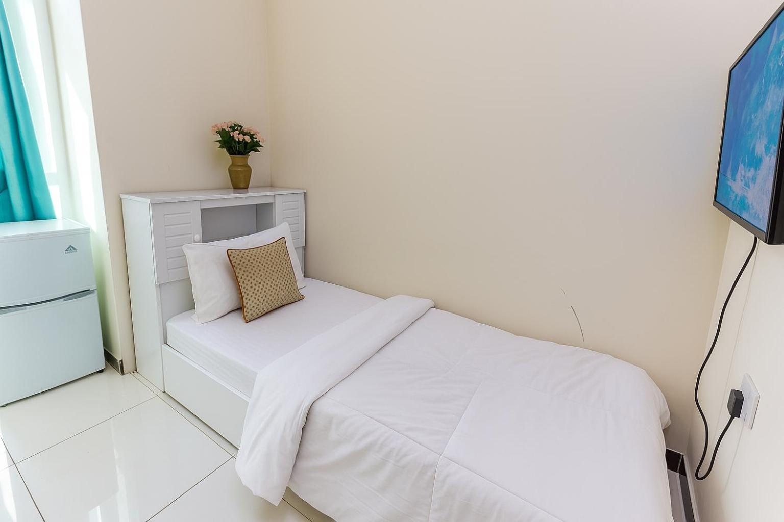 Nice Single Rooms For "Girls" Only In Dubai, Marina Exterior photo