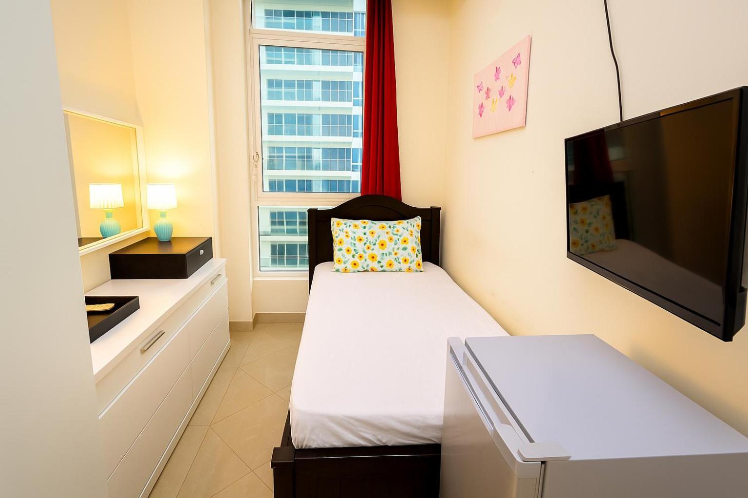 Nice Single Rooms For "Girls" Only In Dubai, Marina Exterior photo